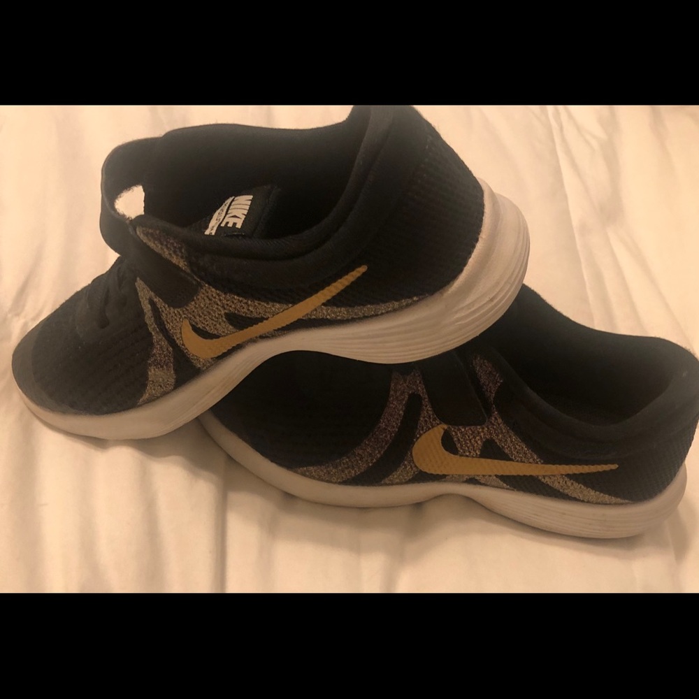 Girls Nike Tennis Shoes